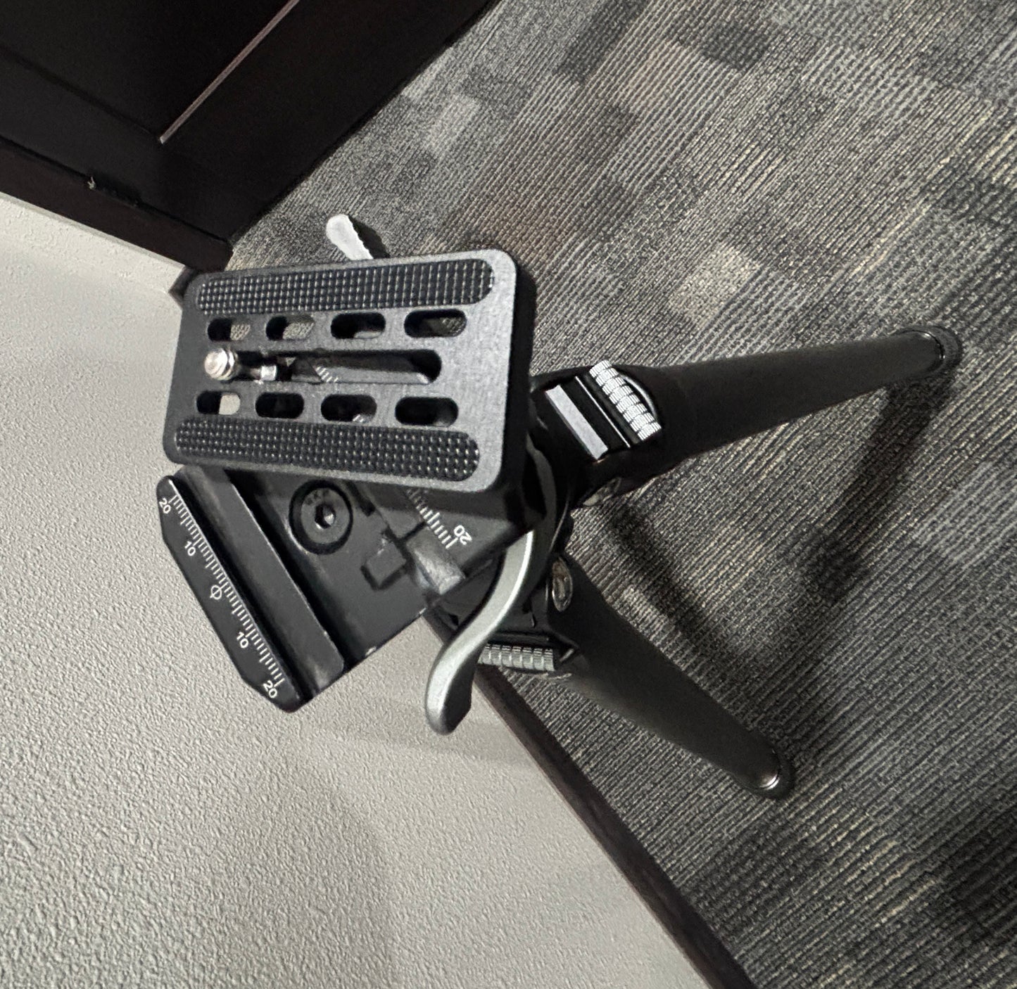 Leofoto Demo Tripod