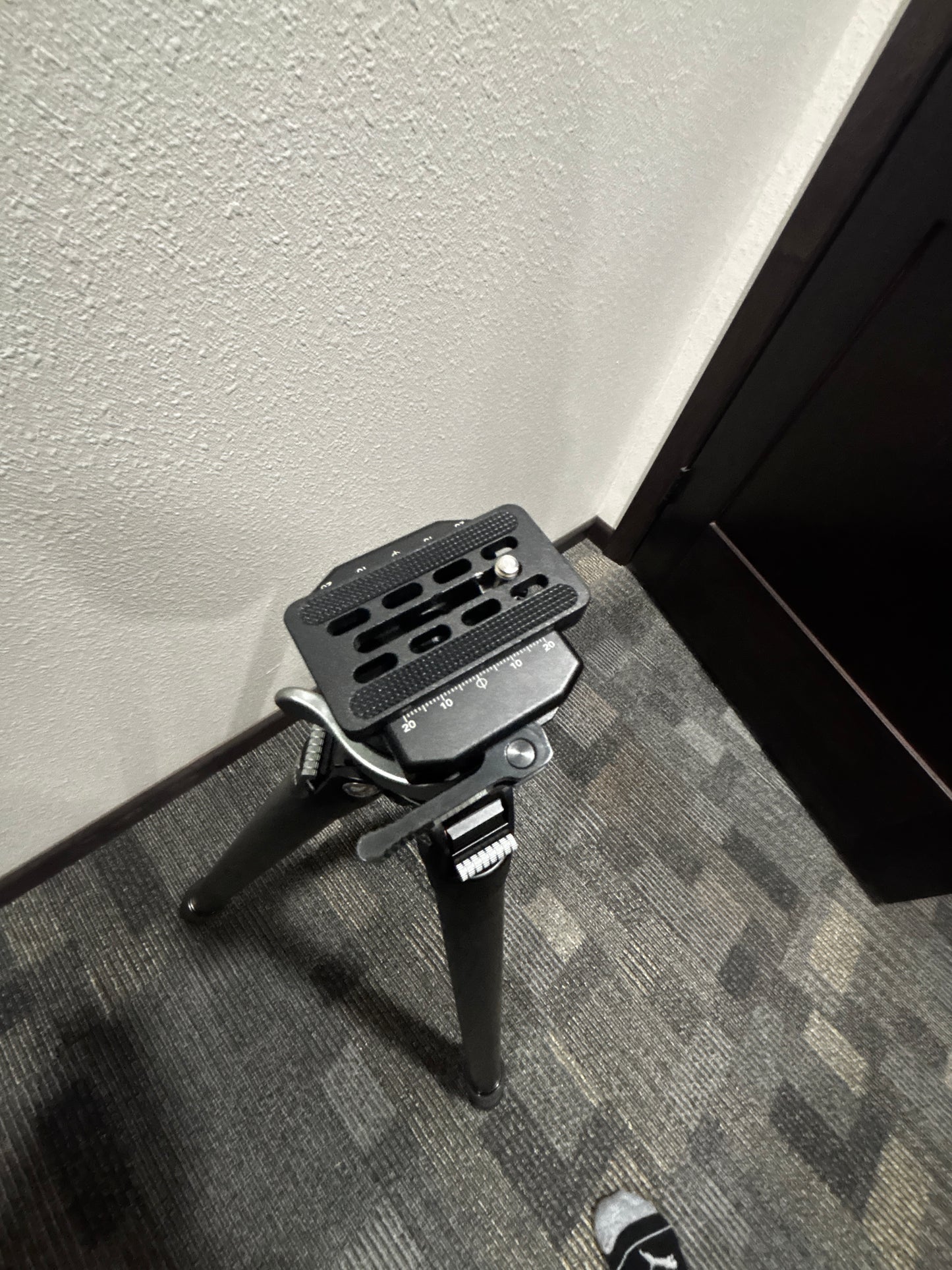 Leofoto Demo Tripod